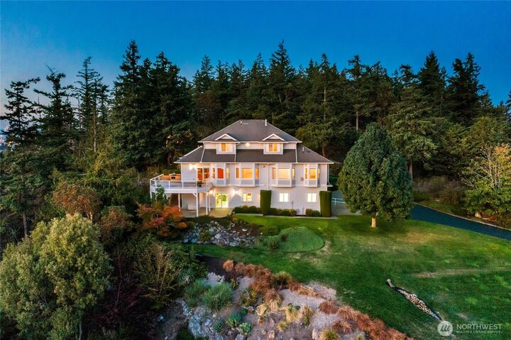 Property Photo:  8661  Southridge Place  WA 98221 