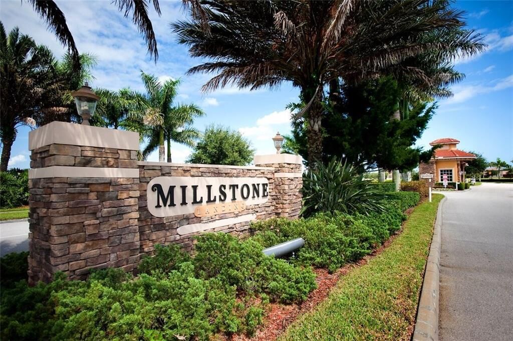 Property Photo:  3318 Burlington Place SW  FL 32968 