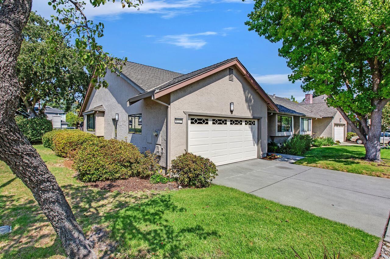 Property Photo: 1227 Chantal Way CA 94061