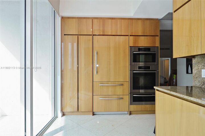Property Photo: 50 S Pointe Dr 1405 FL 33139