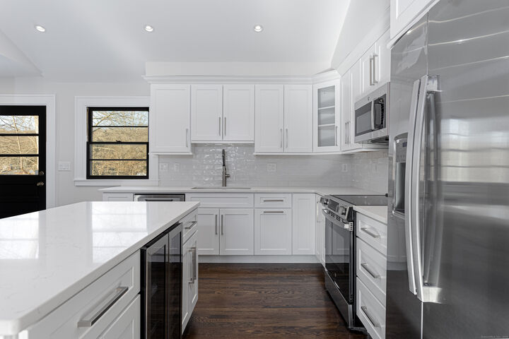 Property Photo:  2750 Whitney Avenue  CT 06518 