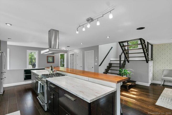 Property Photo:  33 Jefferson Place  CT 06405 