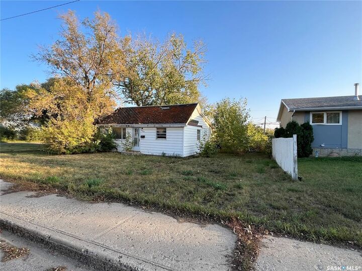 Property Photo:  1045 Stadacona Street E  SK S6H 0L1 