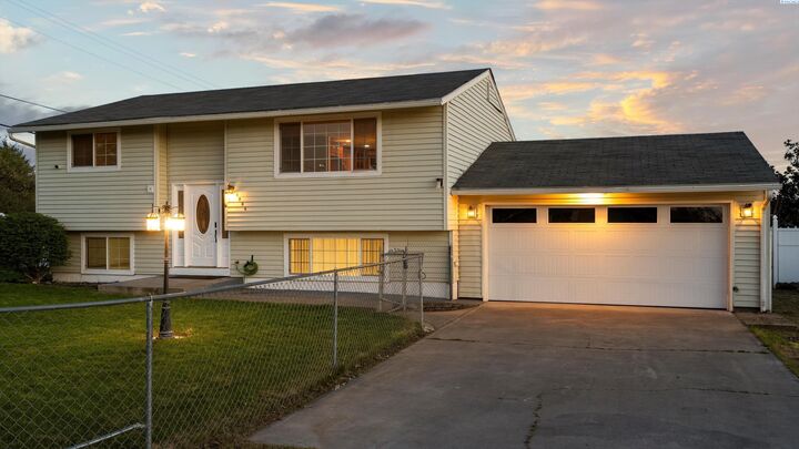 6004 W Melville Road  Pasco WA 99301 photo
