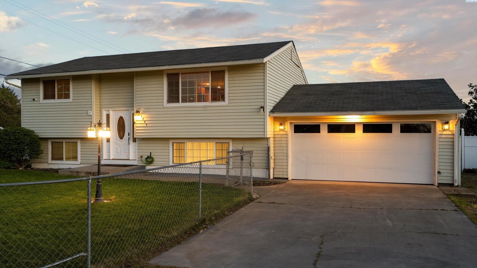 Property Photo: 6004 W Melville Road WA 99301
