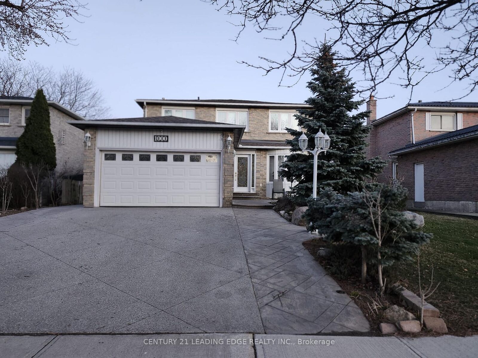 Property Photo:  1000 Lovingston Crescent  ON L4W 3K8 
