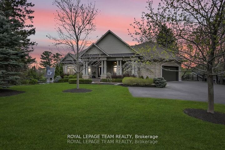 Photo de la propriété:  5591 Manotick Main Street  ON K4M 1A4