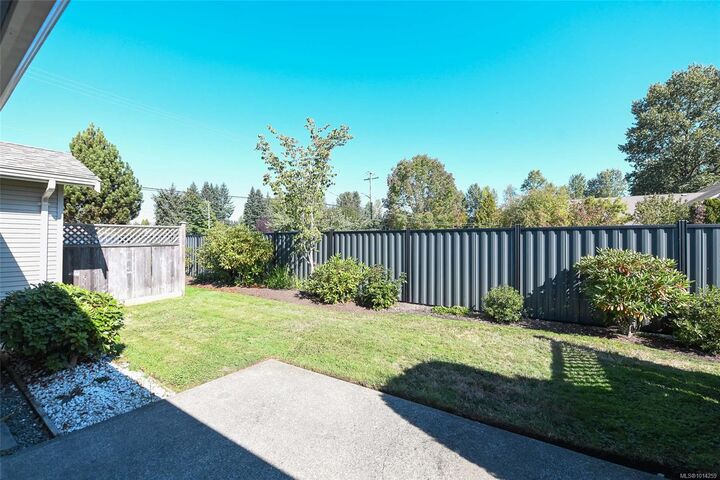 Property Photo: 1050 8th St #2 BC V9N 4A5