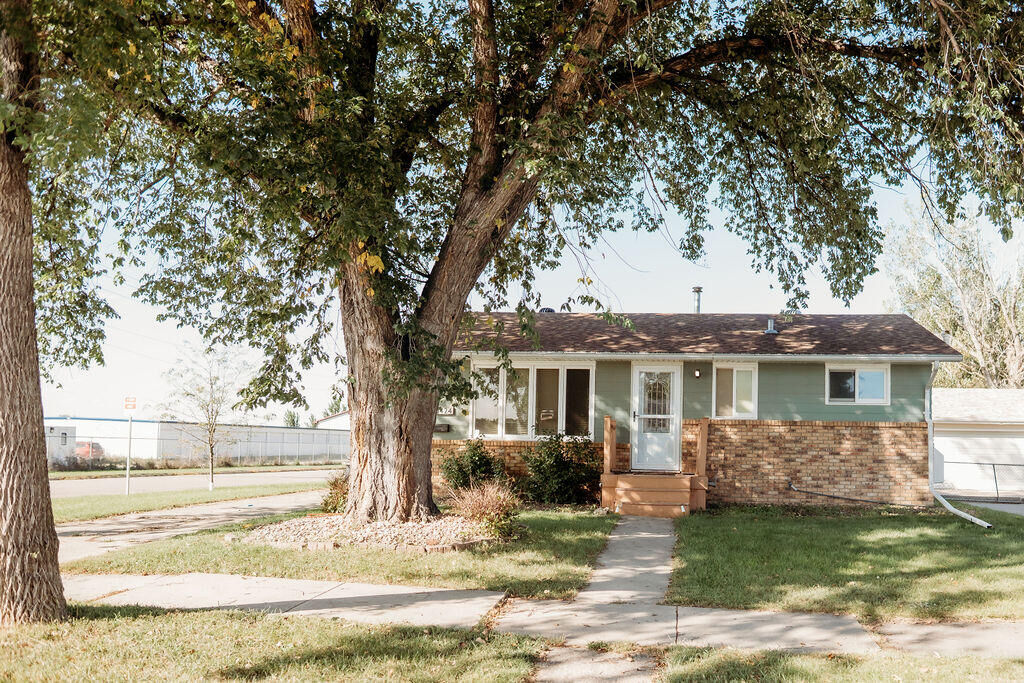 Property Photo:  1424 SW 4th Ave  SD 57401 