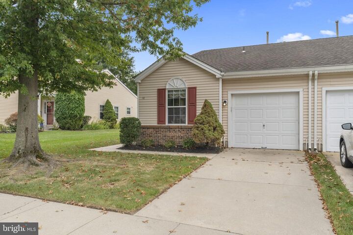 Property Photo: 10 Yarrow Place NJ 08054