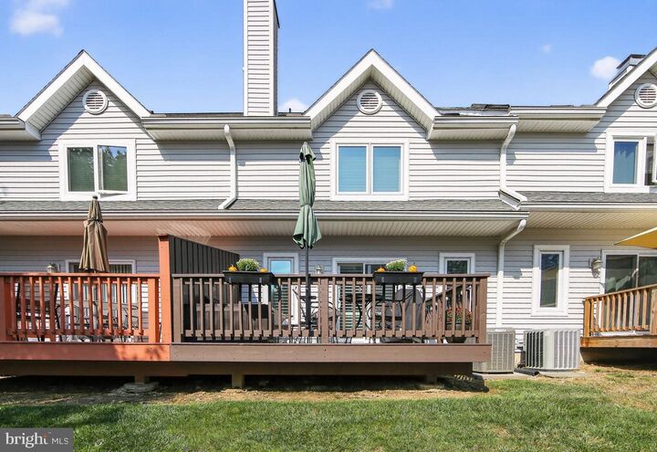Property Photo:  24 W Jonathan Court 24  PA 19348 