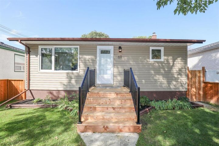Property Photo:  611 Kylemore Avenue  MB R3L 1B5 