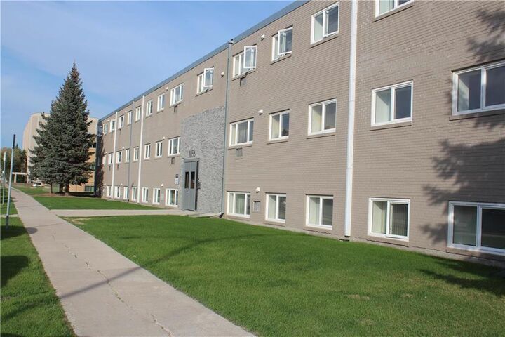 1056 Grant Avenue  Winnipeg MB R3M 2A3 photo
