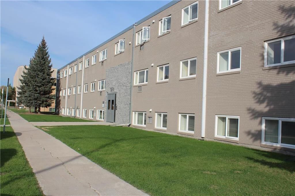Property Photo:  1056 Grant Avenue  MB R3M 2A3 