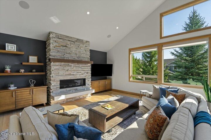 Property Photo:  1038 E Gravelstone Ct  ID 83835 