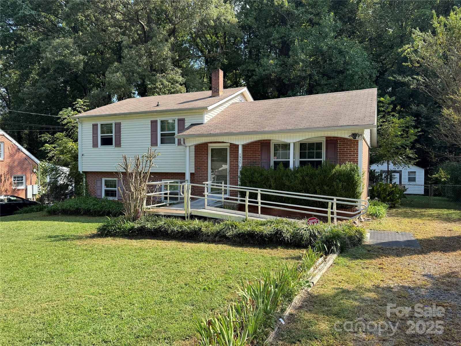 Property Photo:  1922 Elmwood Drive  NC 28054 