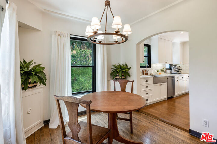 Property Photo: 1417 Queens Rd CA 90069
