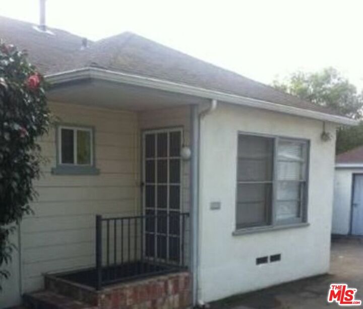 Property Photo: 851 Haverford Ave CA 90272