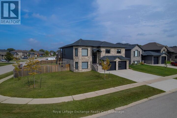 Property Photo:  31 Lakefield Drive  ON N2Z 0E1 