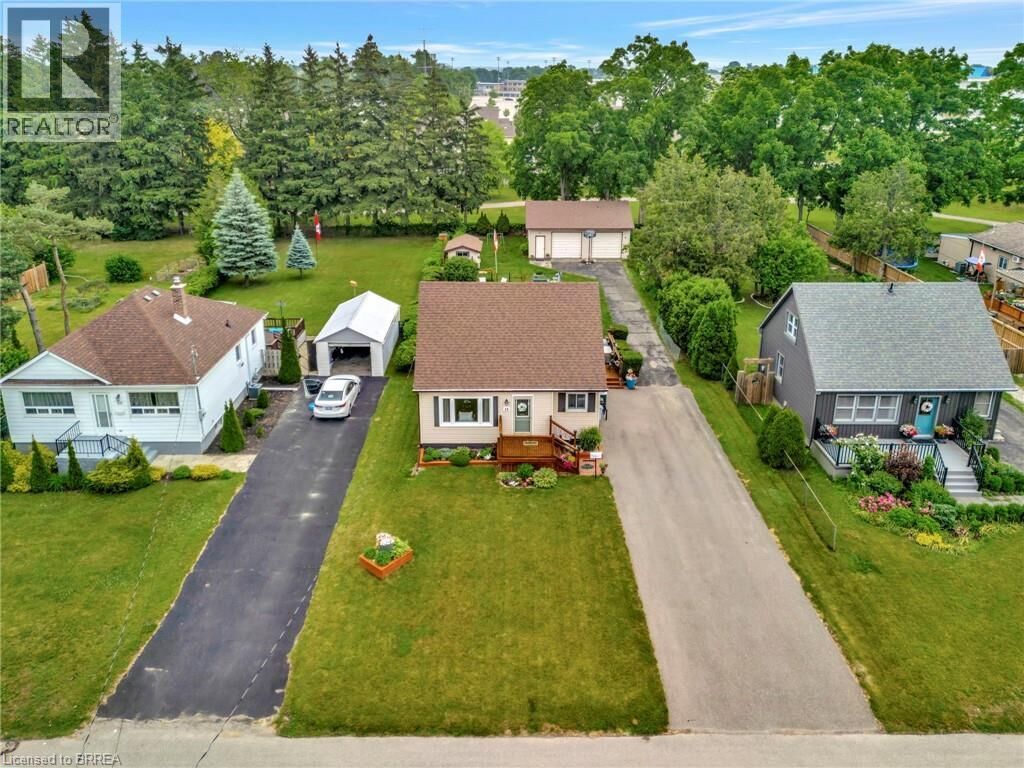 Property Photo:  48 Willow Drive  ON N3R 2W4 
