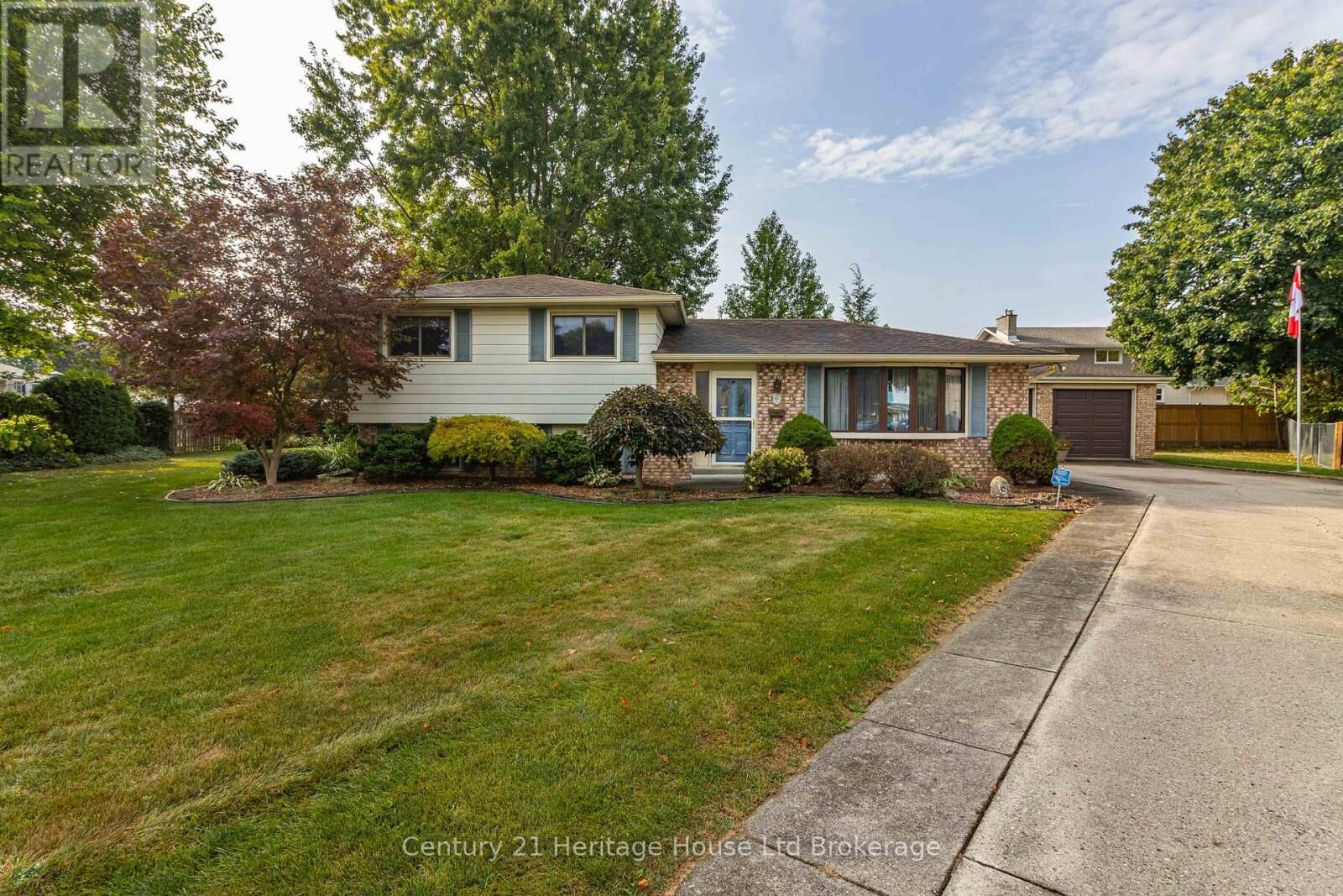 Property Photo:  6 Carleton Crescent  ON N8A 4R5 