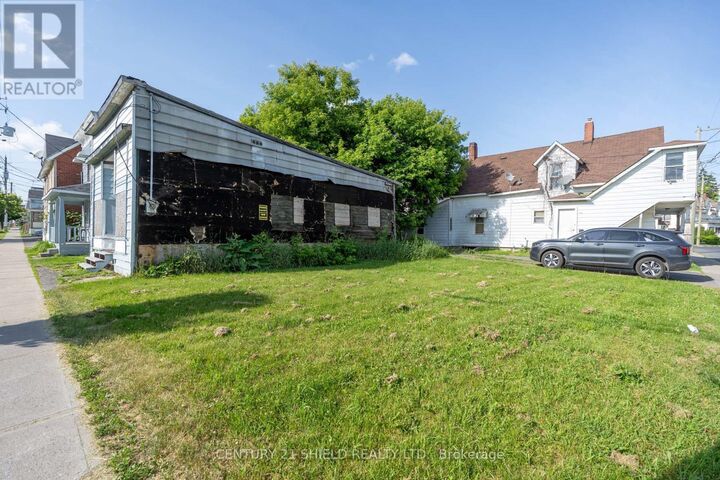 Property Photo:  42-46 Marlborough Street South  ON K6H 3Z3 