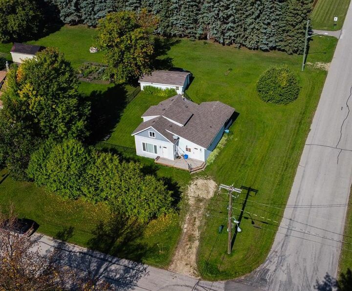 Property Photo:  346 4th Avenue  MB R0H 0Y0 