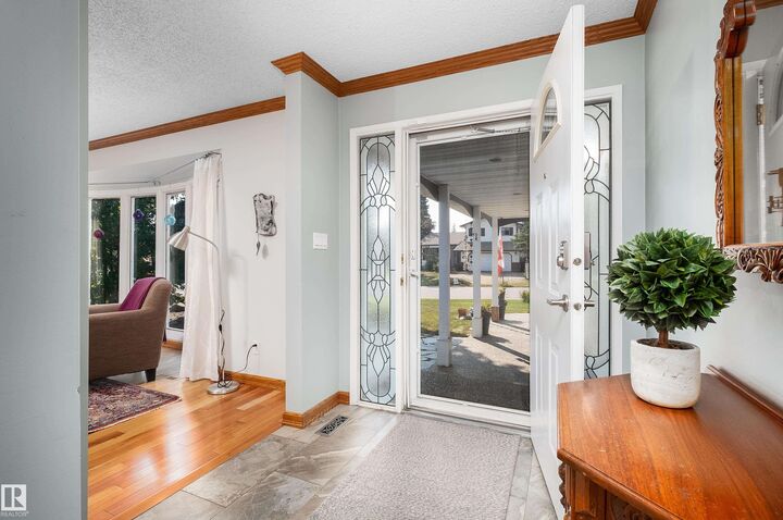 Property Photo:  279 Westridge Road NW  AB T5T 1C2 