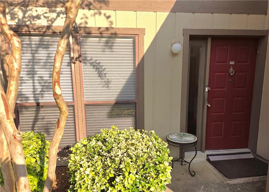 Property Photo:  605 Woodcliff Drive  GA 30350