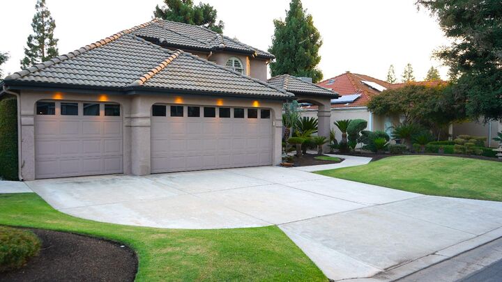 Property Photo:  1425 E Quincy Avenue  CA 93720