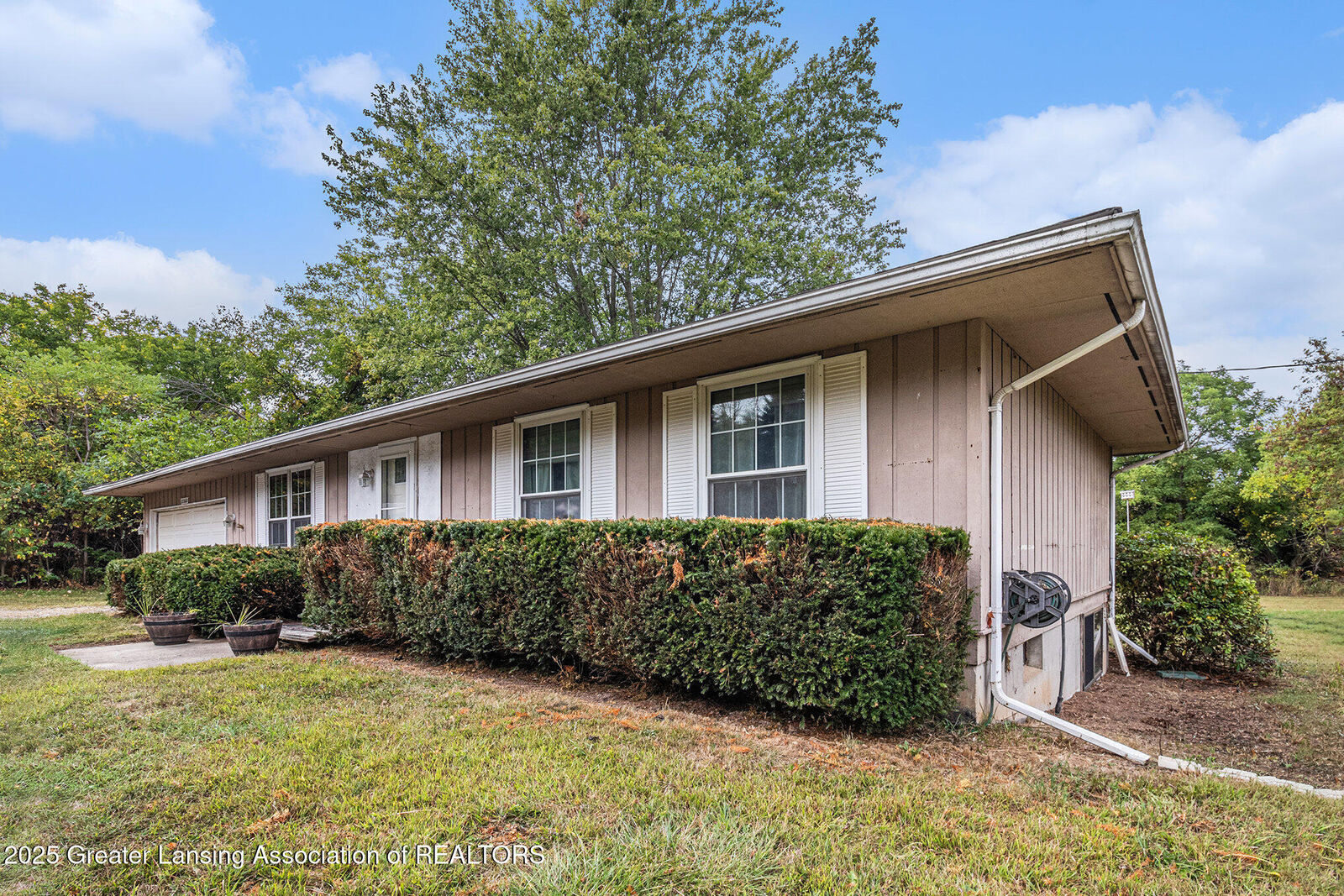 Property Photo:  13360 N Territorial Road  MI 48137 