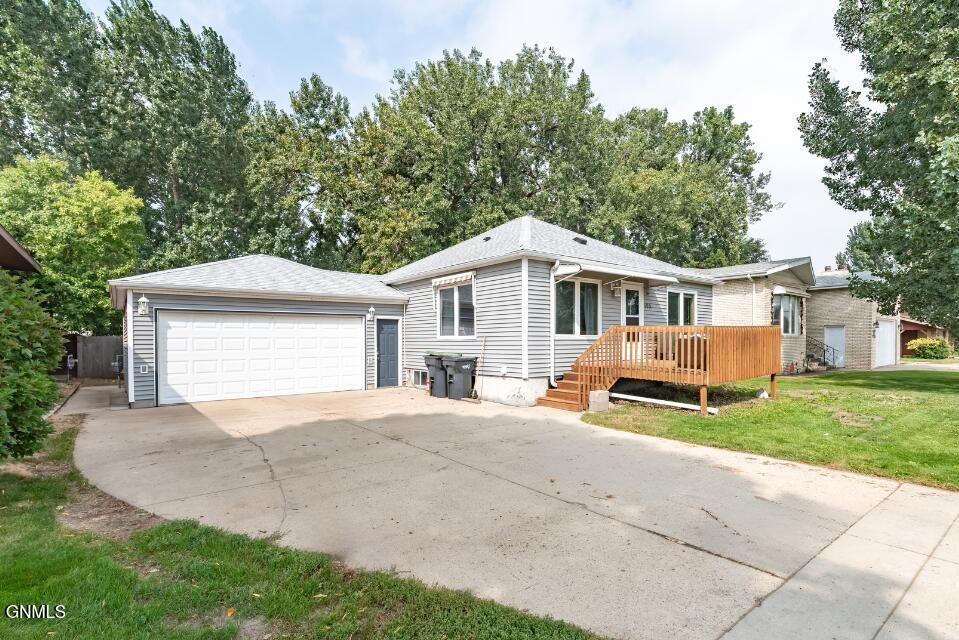 Property Photo:  105 Shady Lane NE  ND 58554
