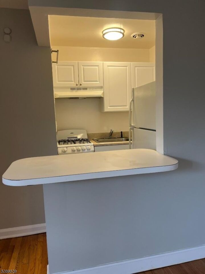 Property Photo: 258 S Orange Ave 1A NJ 07079