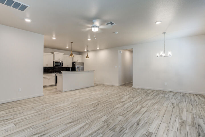 Property Photo:  1111-1121 N 7th Street  TX 79382