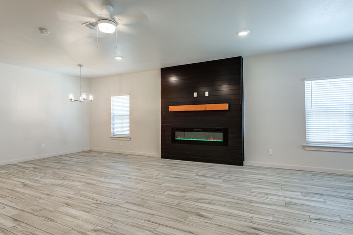 Property Photo:  1111-1115 N 7th Street  TX 79382 