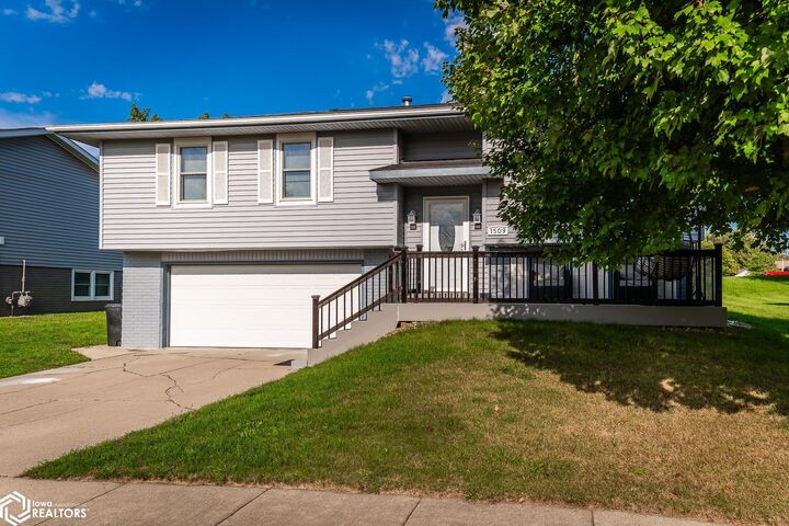 Property Photo:  1509 Greenfield Drive  IA 50158 