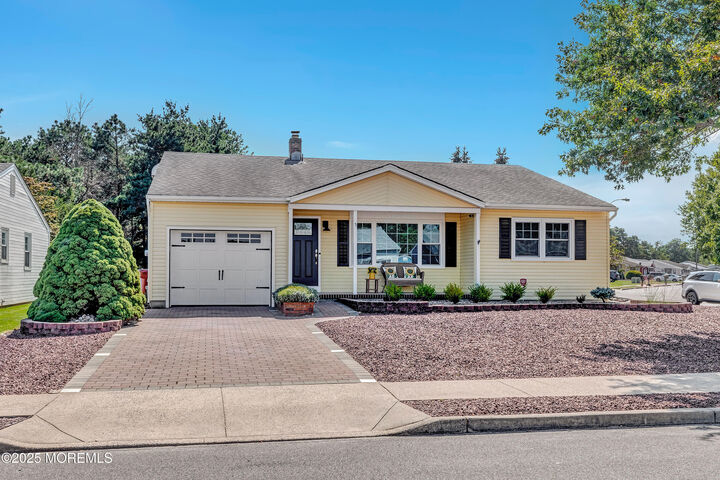 Property Photo:  5 Killington Road  NJ 08757 