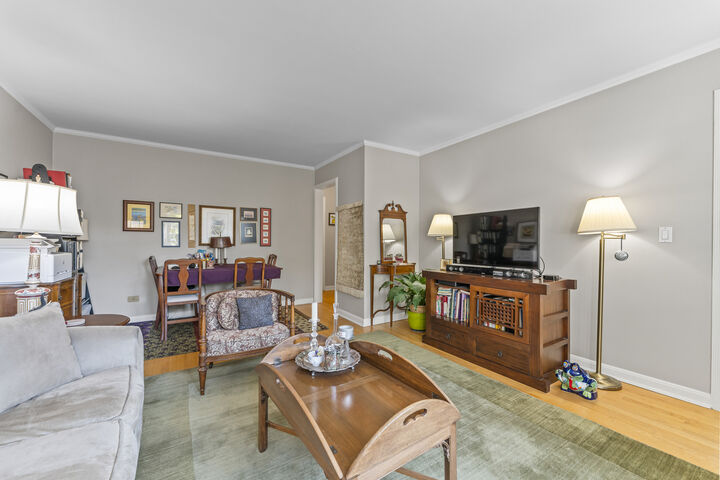 Property Photo: 2135 Central Street 3W IL 60201