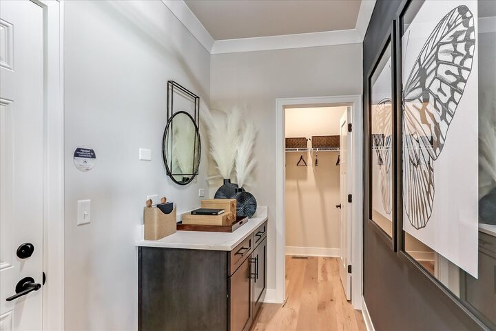 Property Photo: 704 Pomfret Court IL 60543