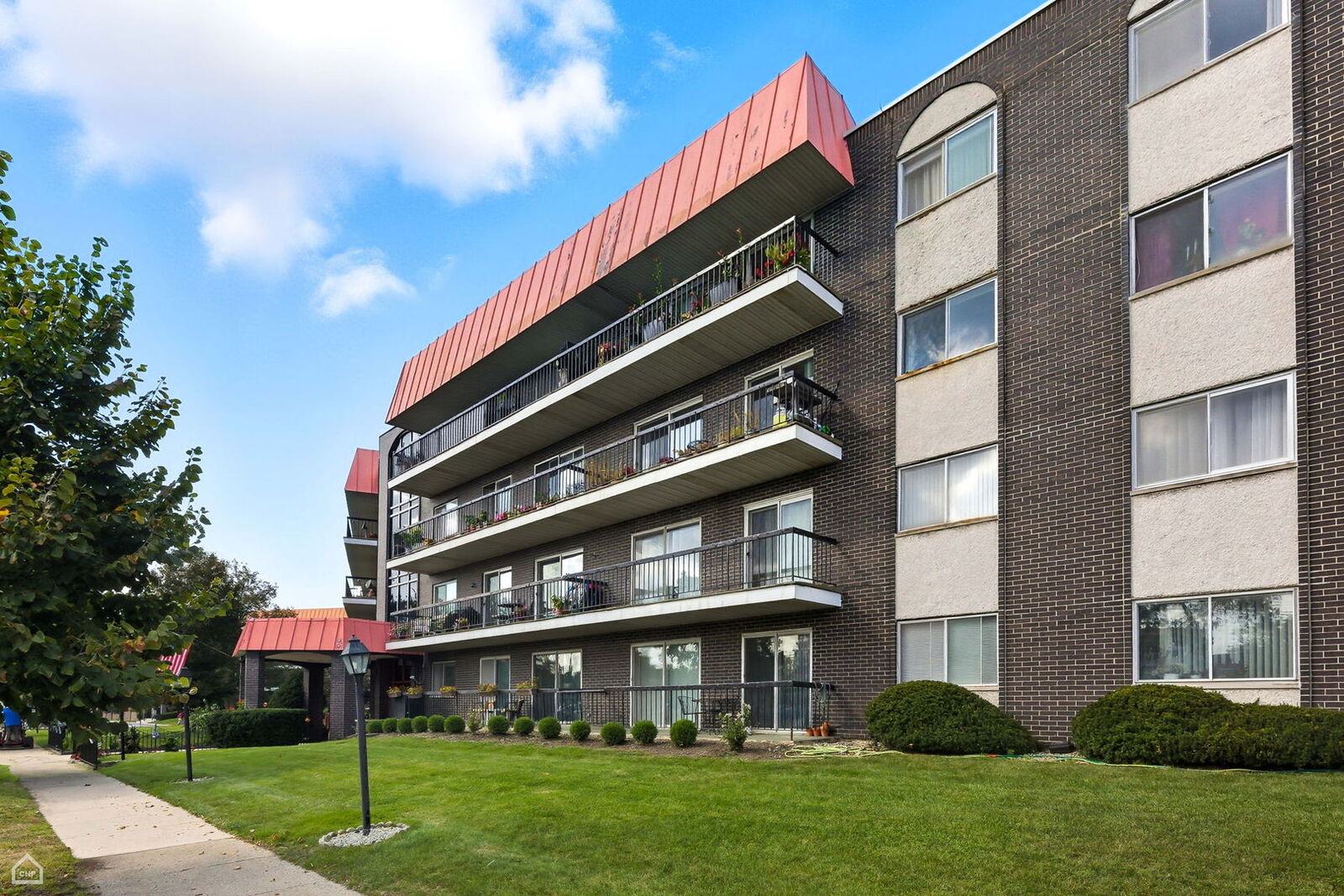 Property Photo:  4840 Foster Street 303  IL 60077 