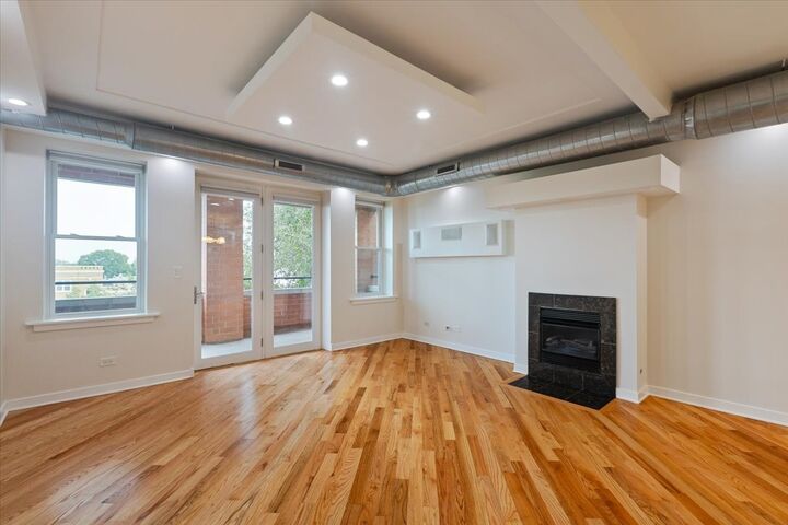 Property Photo:  3550 W Montrose Avenue 408  IL 60618 