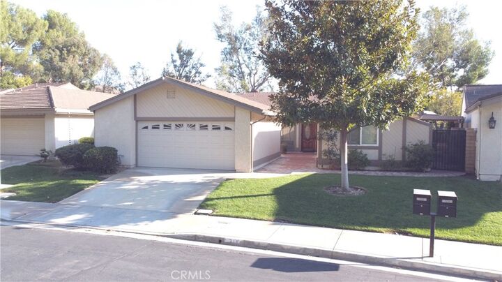 718 Via La Paloma  Riverside CA 92507 photo