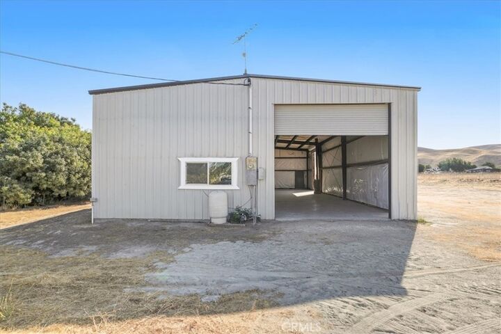 Property Photo:  485 S 8 Th Street  CA 93461 