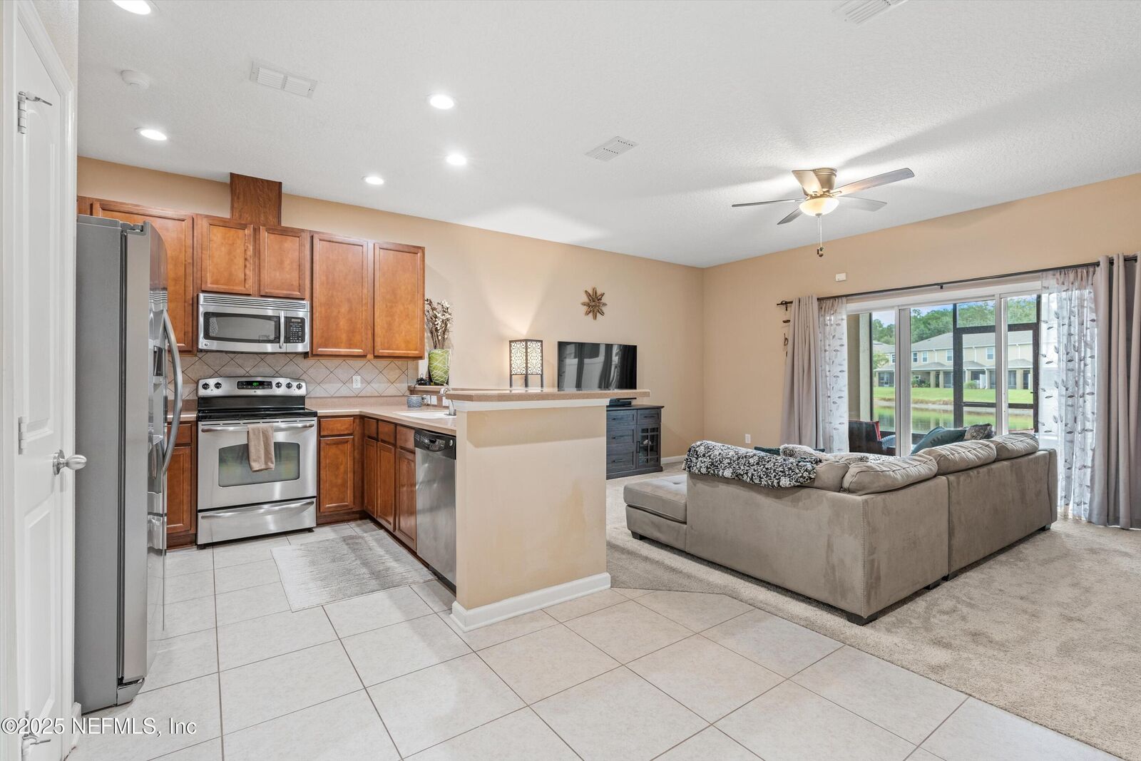 Property Photo: 13325 Low Tide Way FL 32258