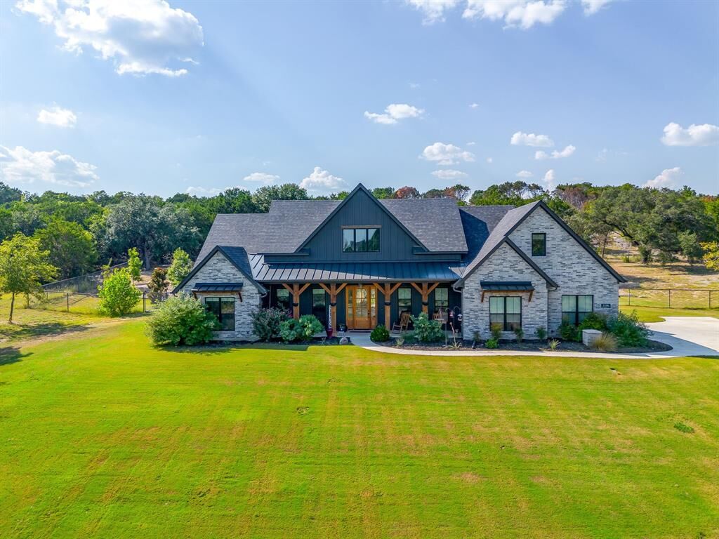 Property Photo: 1146 Eagles Bluff Drive TX 76087