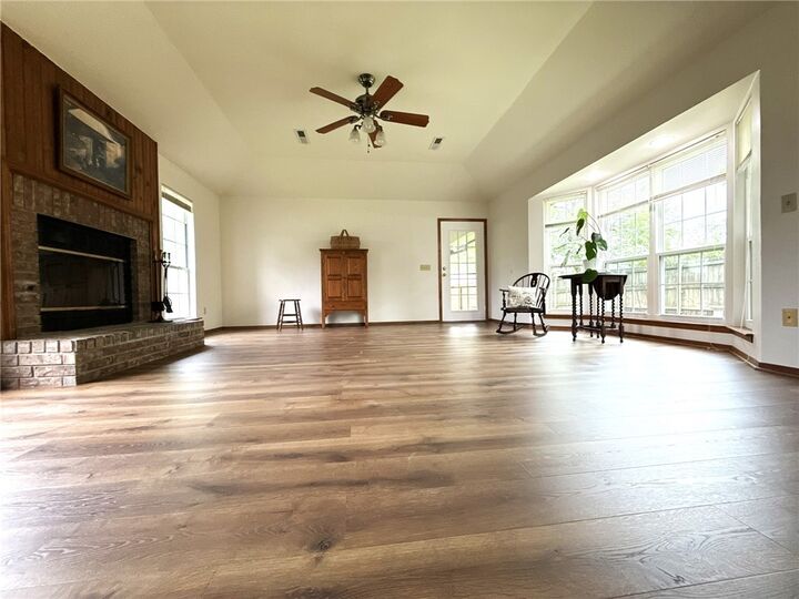 Property Photo:  1105 N Cardinal Drive  AR 72756 