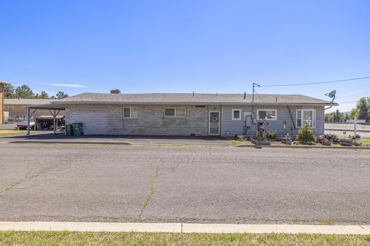 Property Photo:  207 S Wendling Street  OR 97601 