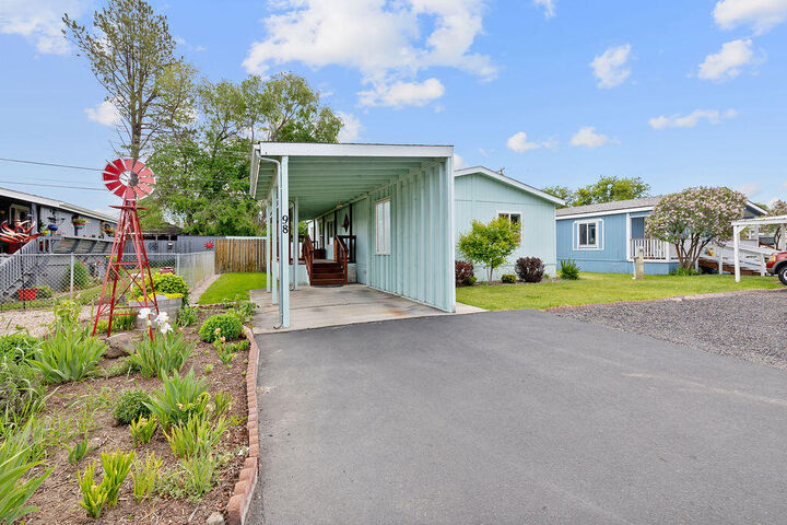 Property Photo:  185 NW Harwood Avenue 98  OR 97754 
