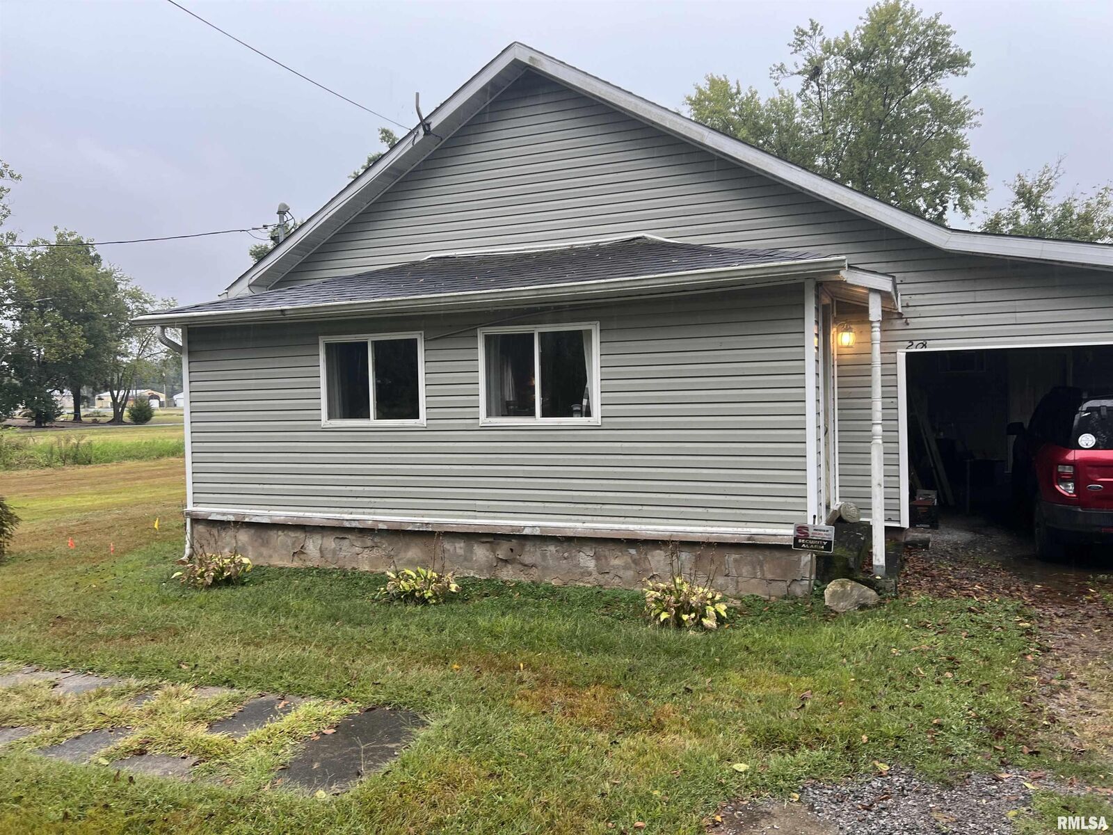 Property Photo:  203 W Scranton Avenue  IL 62974