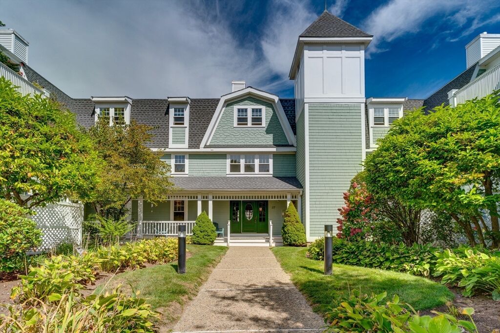 Property Photo:  37 Hastings Street 103  MA 02132 